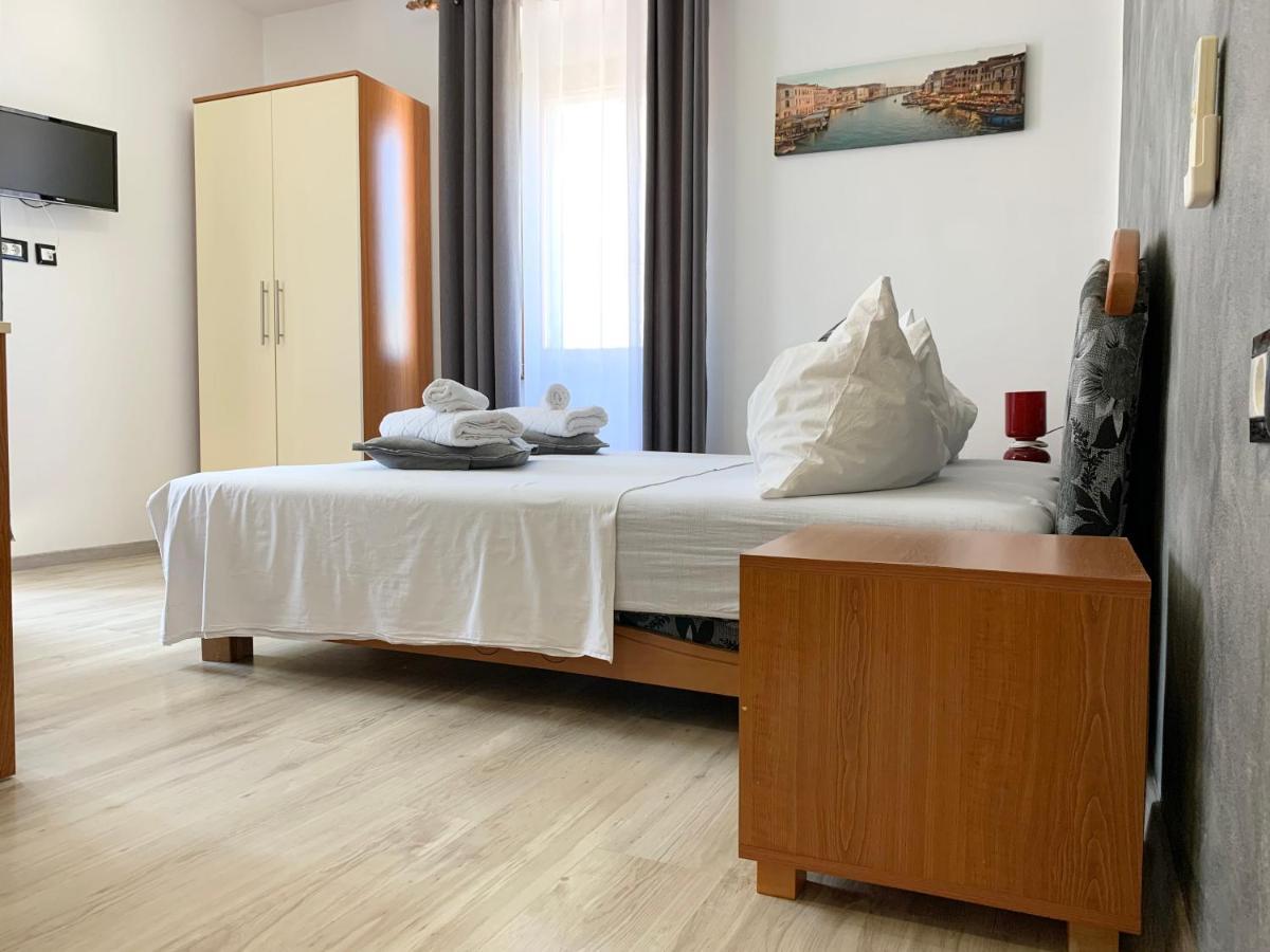 Rooms Valentino Porec Esterno foto