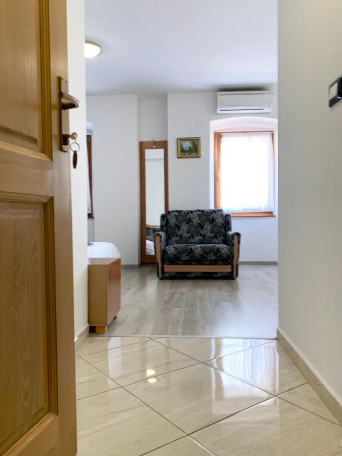 Rooms Valentino Porec Esterno foto
